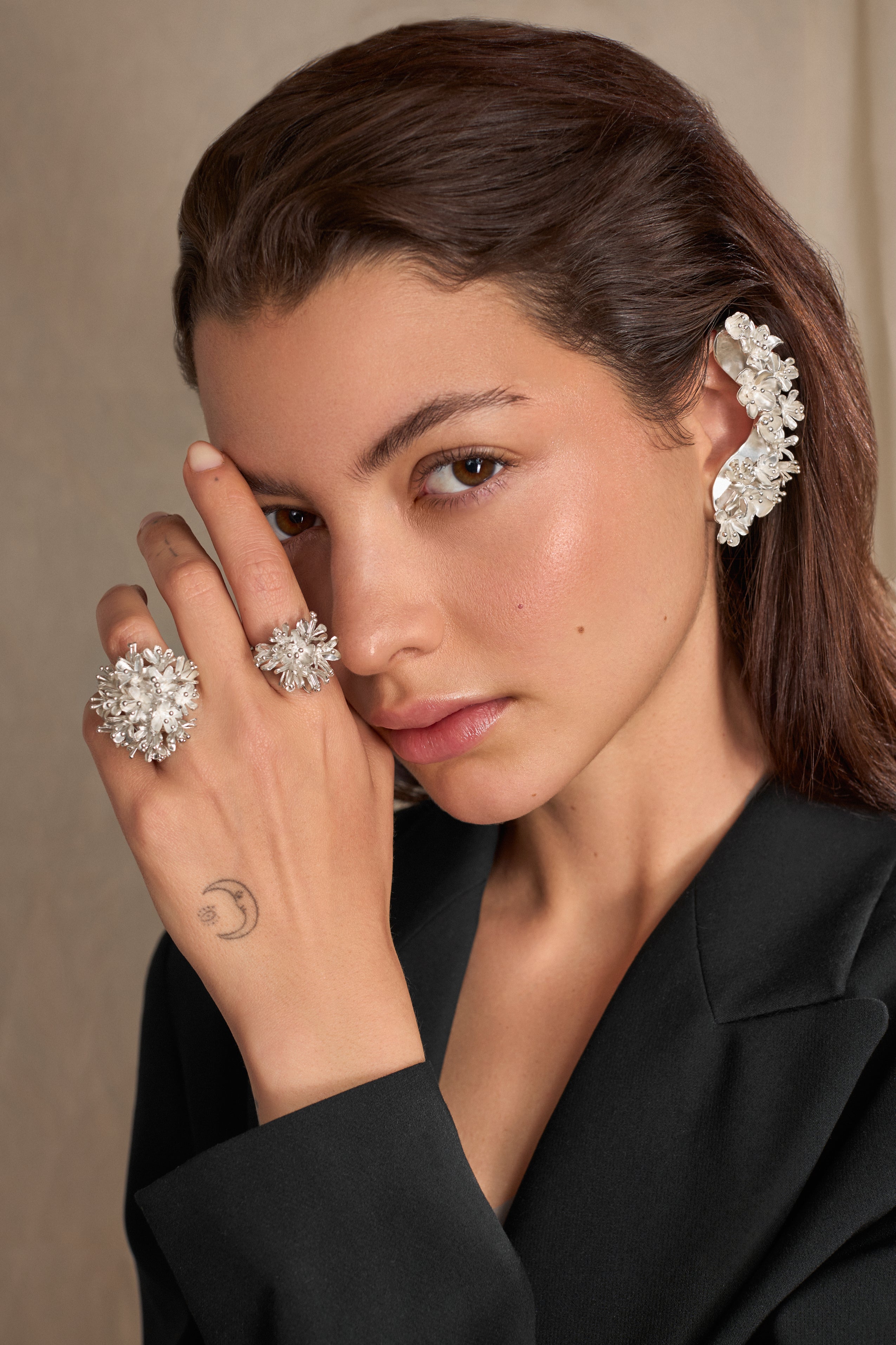Round Wrapped Flower Bouquet Silver Ring