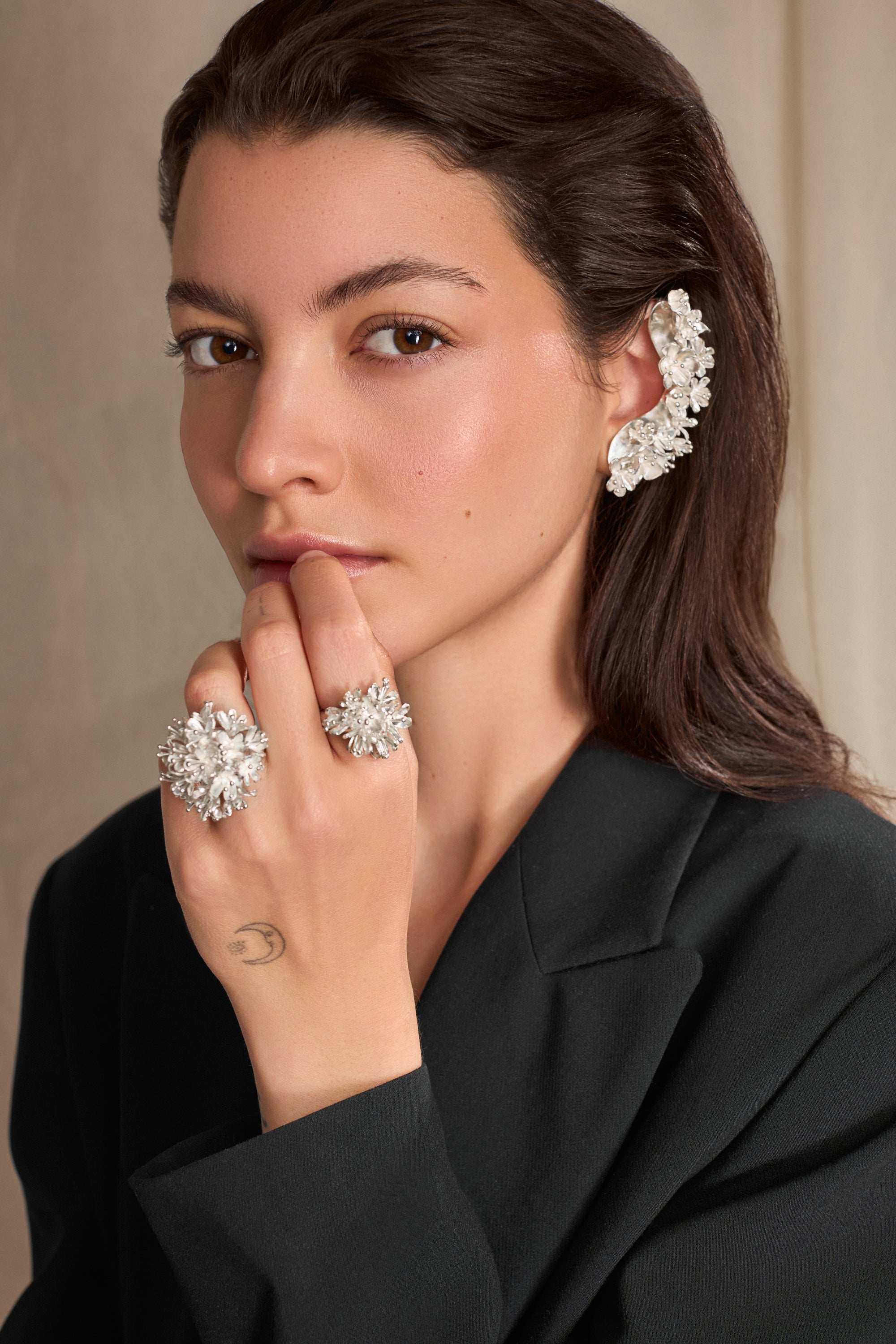 Round Wrapped Flower Bouquet Silver Ring