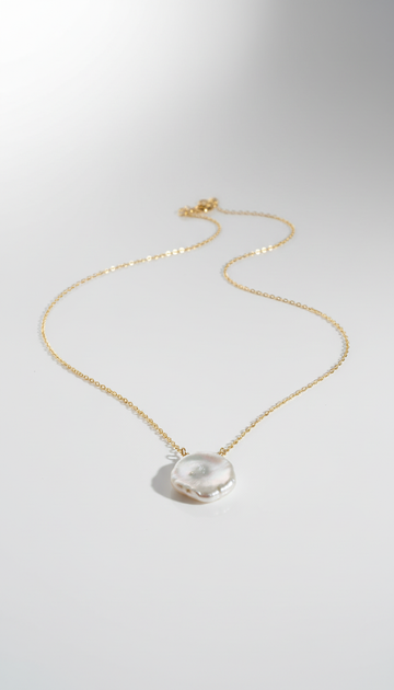 Delicado collar de oro con perlas Keshi