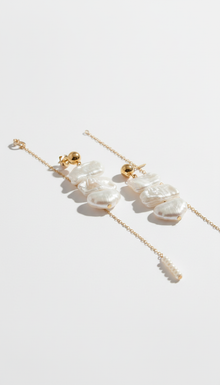 Pendientes Savvy de perla Biwa de doble gota
