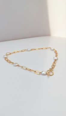 Thick Paperclip Chain & Peals Toggle Chocker
