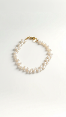 Pulsera de perlas ovaladas onduladas