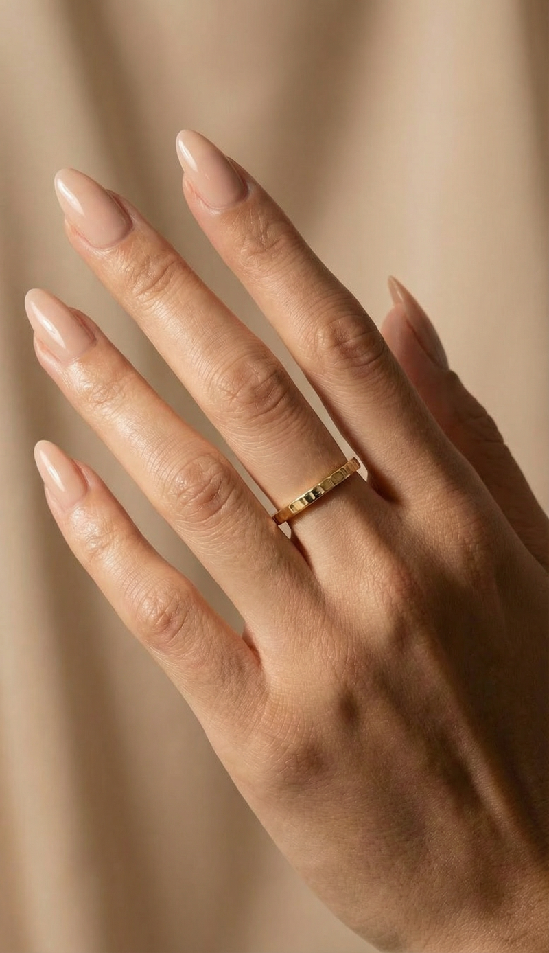 Anillo de oro fino y delicado apilable