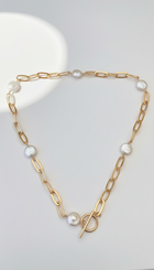 Thick Paperclip Chain & Peals Toggle Chocker