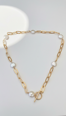 Thick Paperclip Chain & Peals Toggle Chocker
