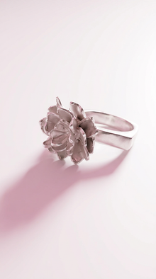 Single Bloom Ring